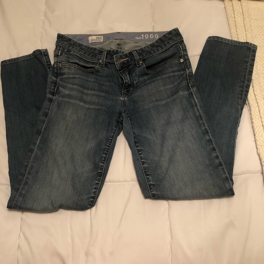 GAP skinnies size 28/6